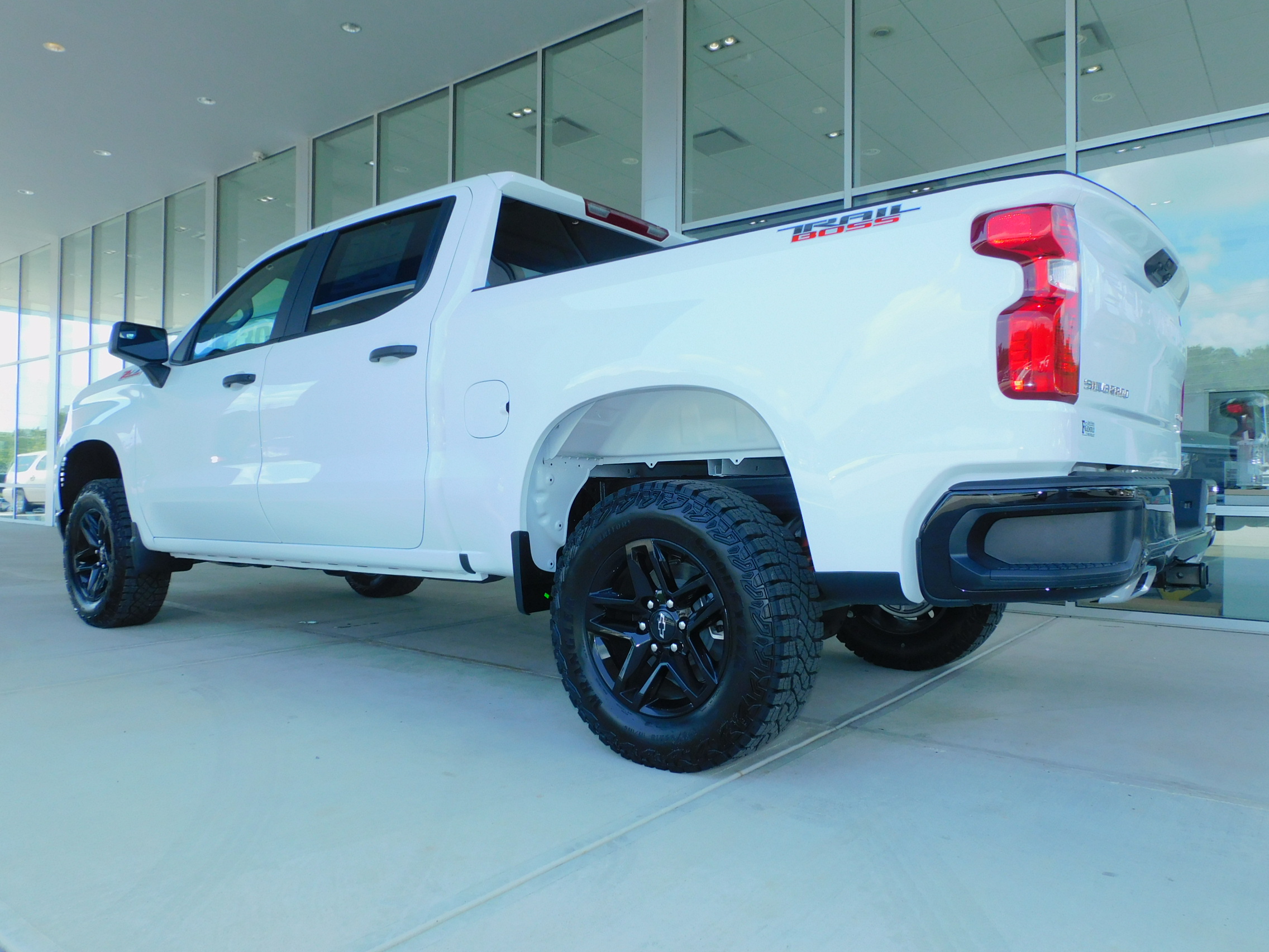 New 2026 Summit White Chevrolet Custom Trail Boss image 13