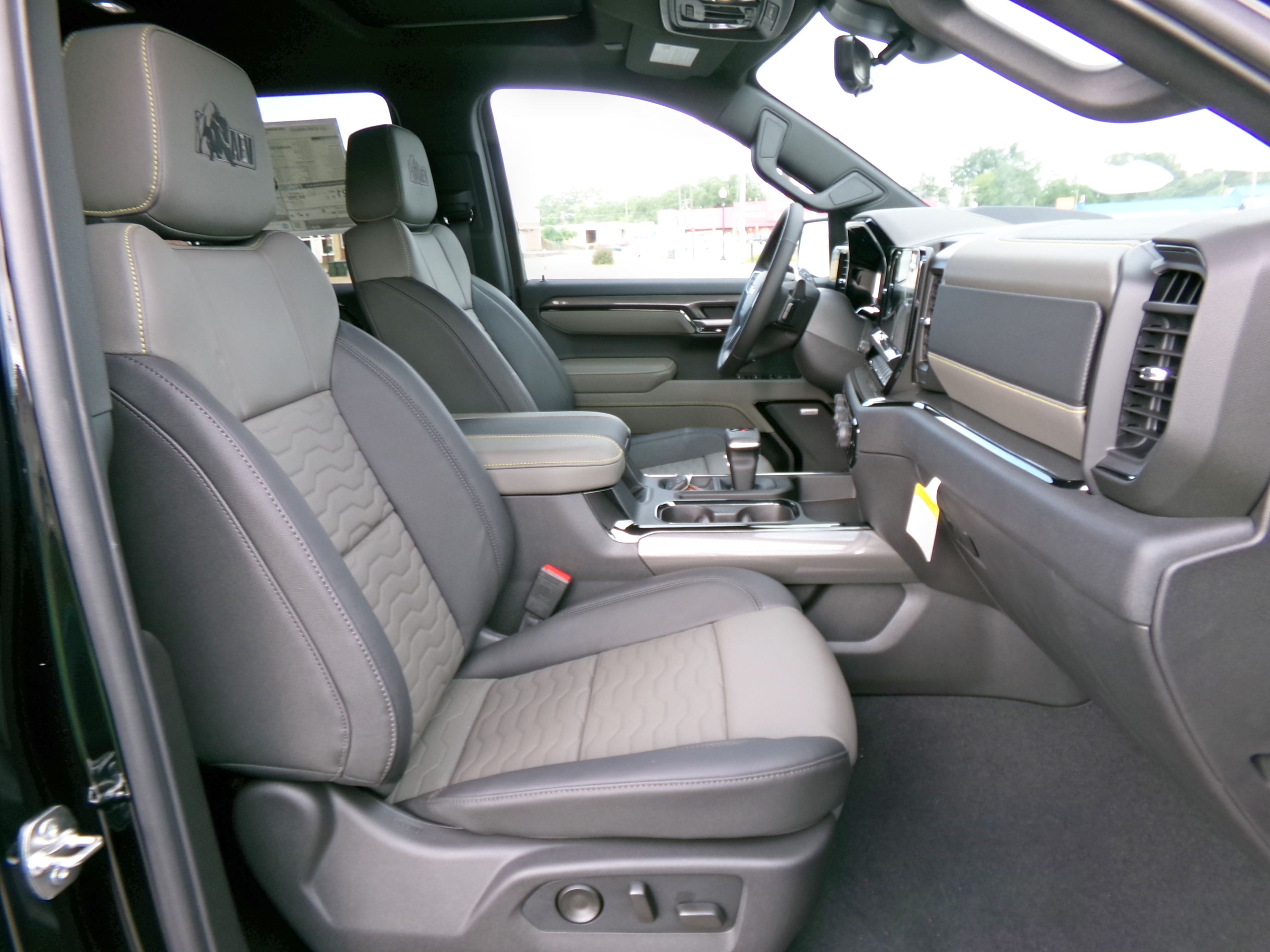 2026 Chevrolet Silverado 1500 ZR2 - Photo 17