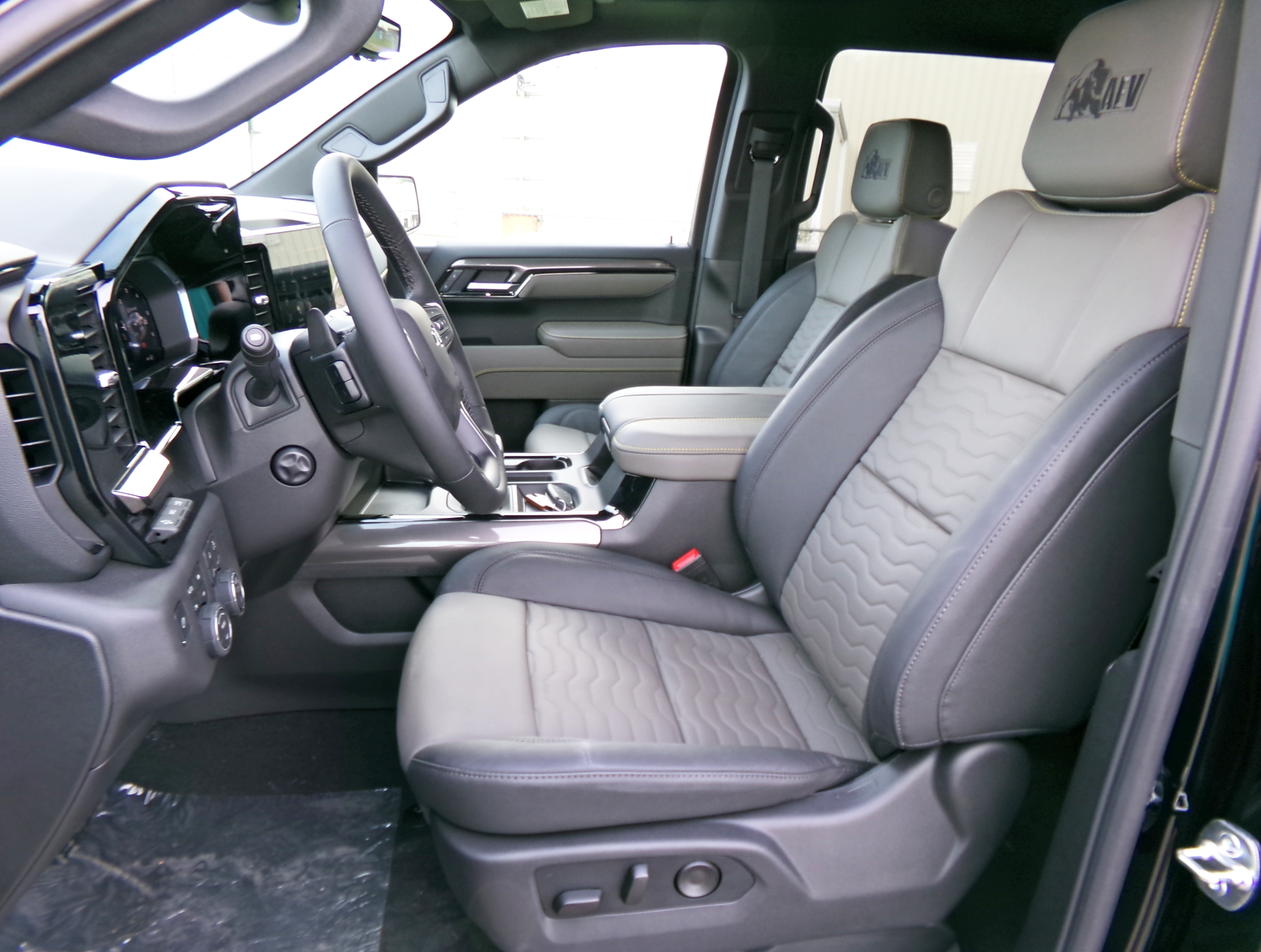 2026 Chevrolet Silverado 1500 ZR2 - Photo 12