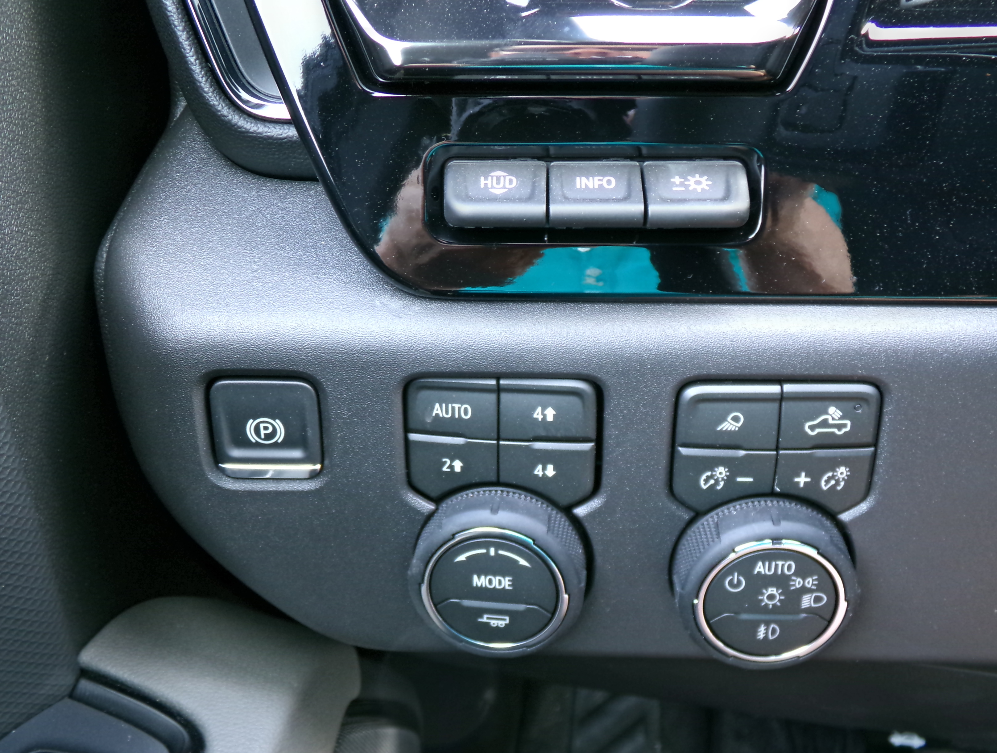 2026 Chevrolet Silverado 1500 ZR2 - Photo 11