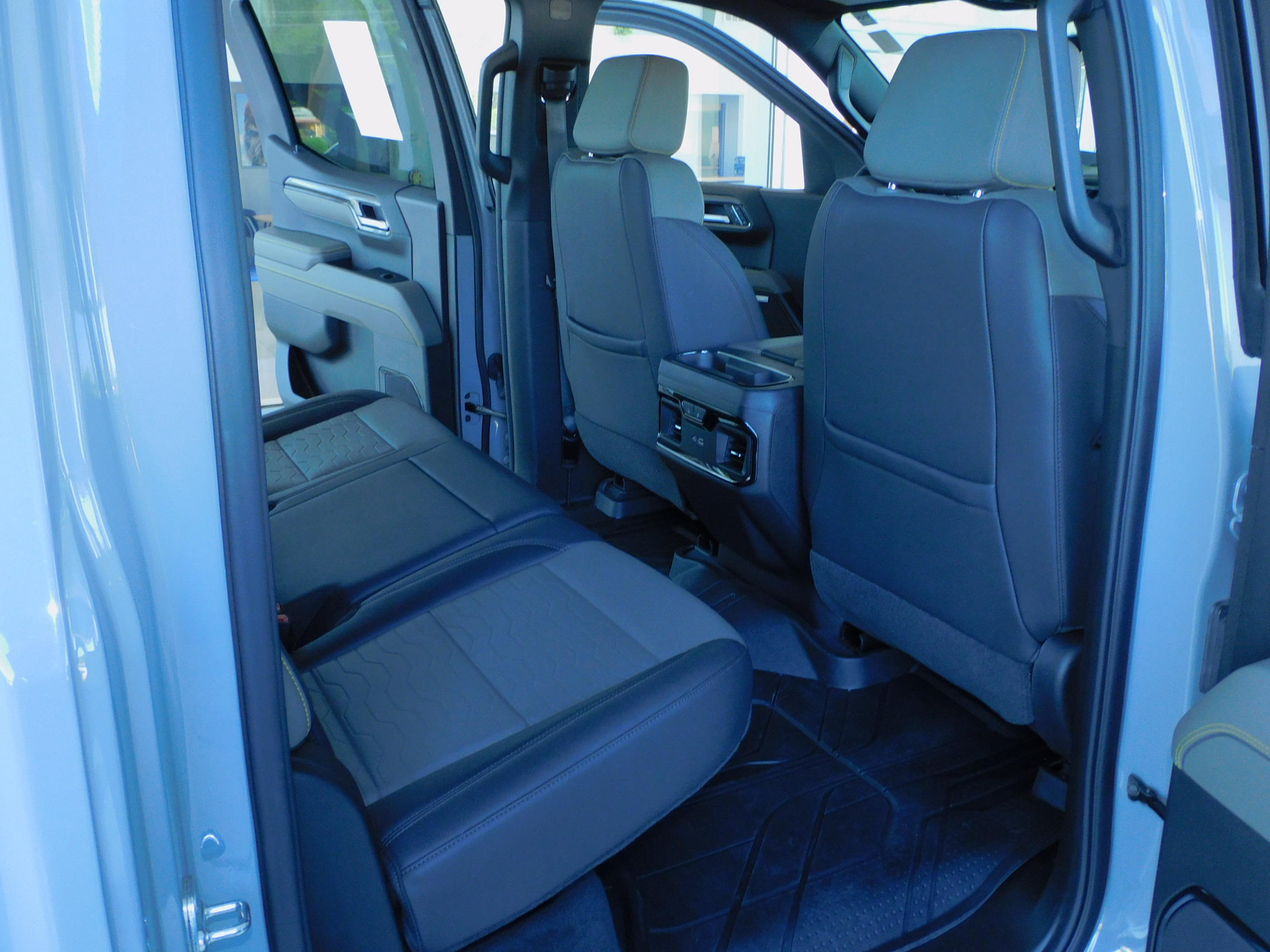 Used 2025 Slate Gray Metallic Chevrolet ZR2 image 27