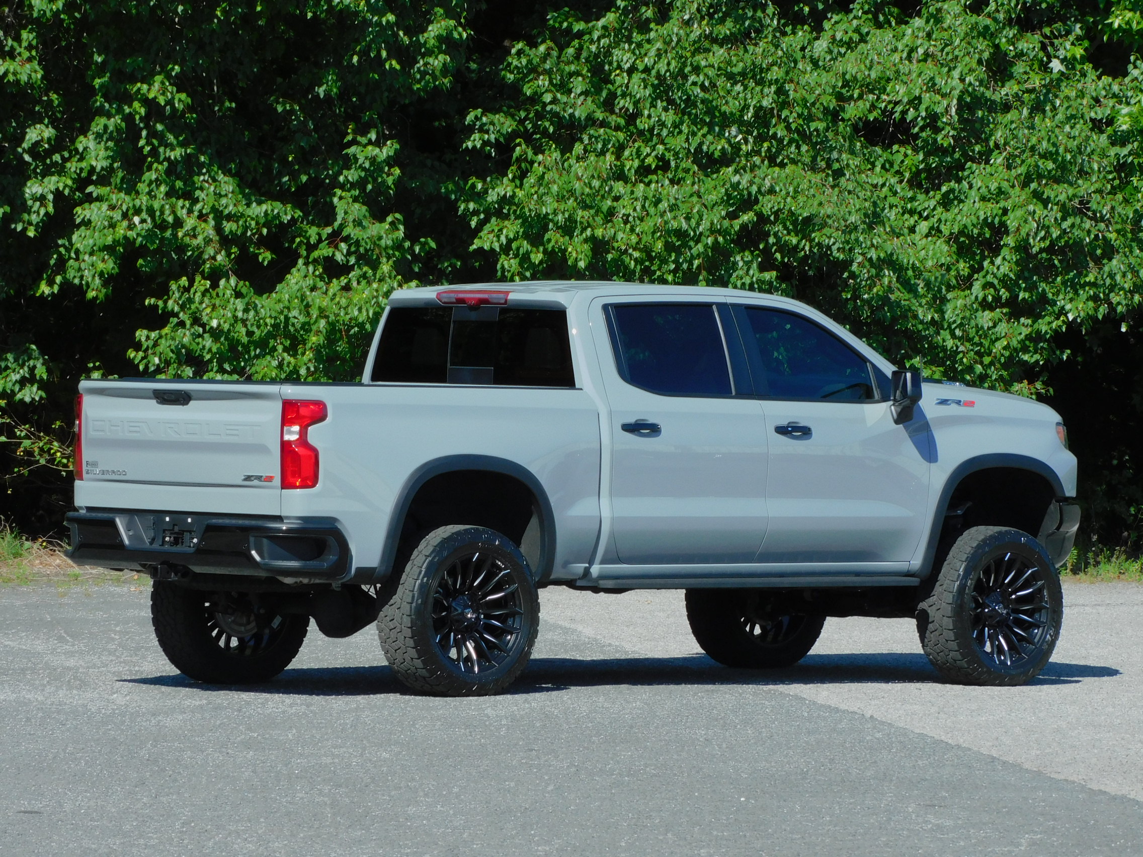 Used 2025 Slate Gray Metallic Chevrolet ZR2 image 11