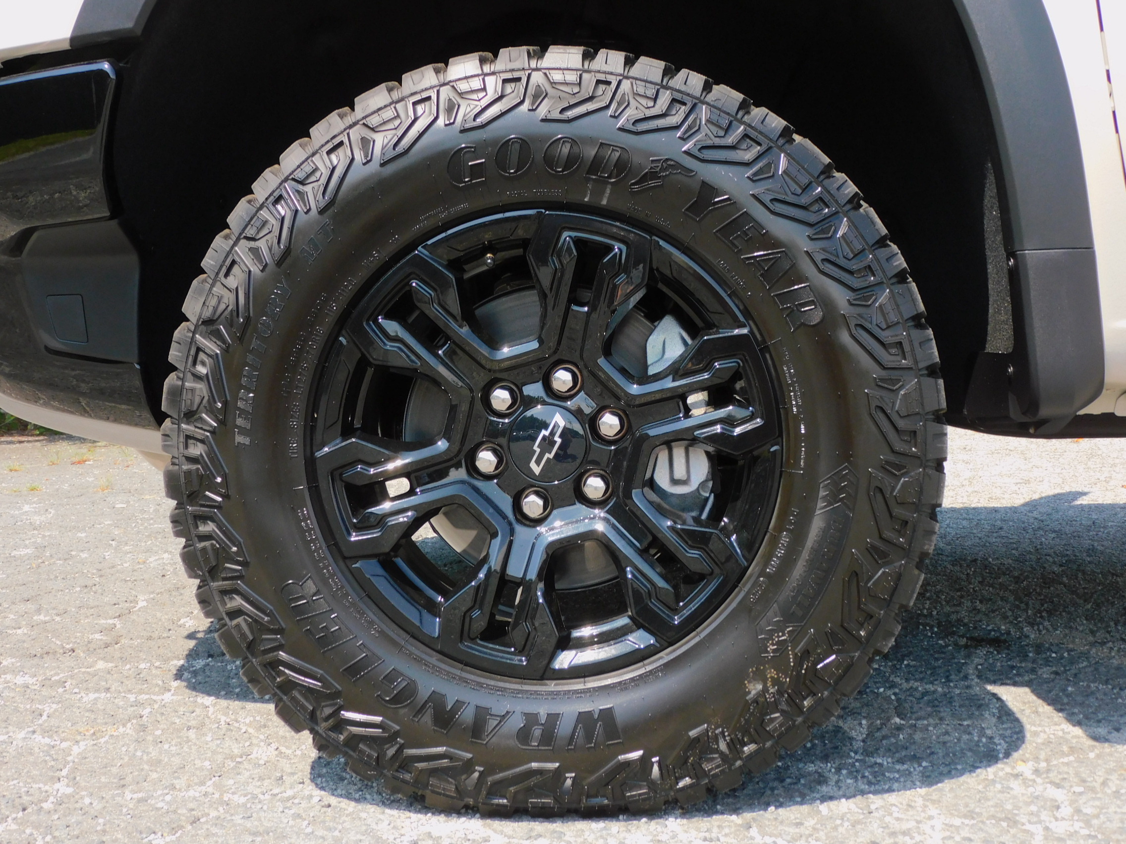 New 2026 White Sands Chevrolet ZR2 image 8