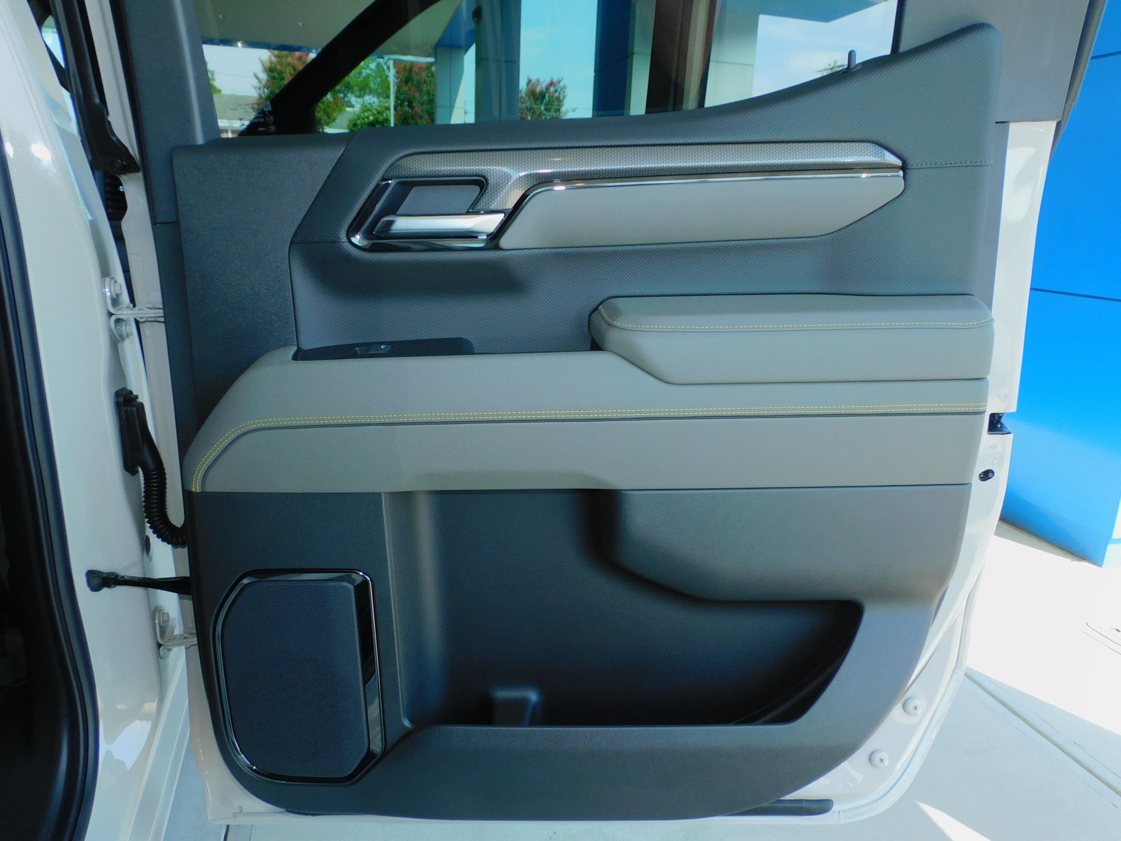 New 2026 White Sands Chevrolet ZR2 image 33