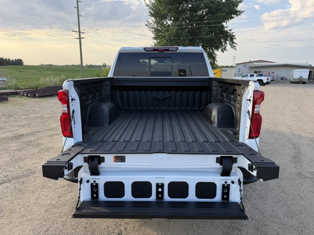 2026 Chevrolet Silverado 1500 ZR2 - Photo 10