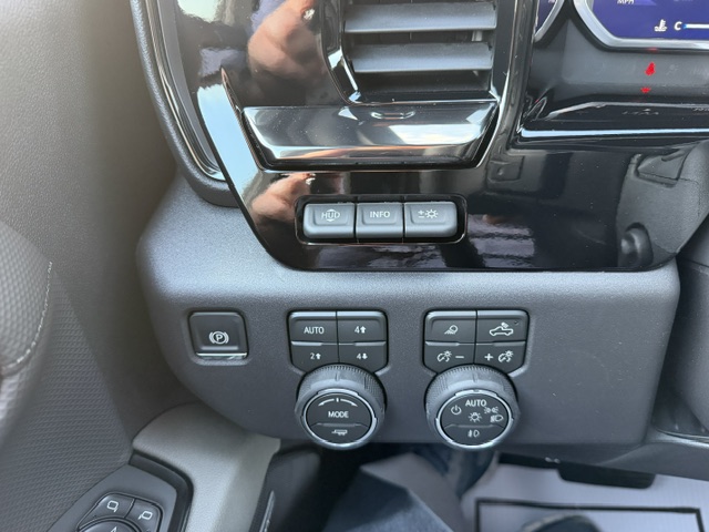 2026 Chevrolet Silverado 1500 ZR2 - Photo 18