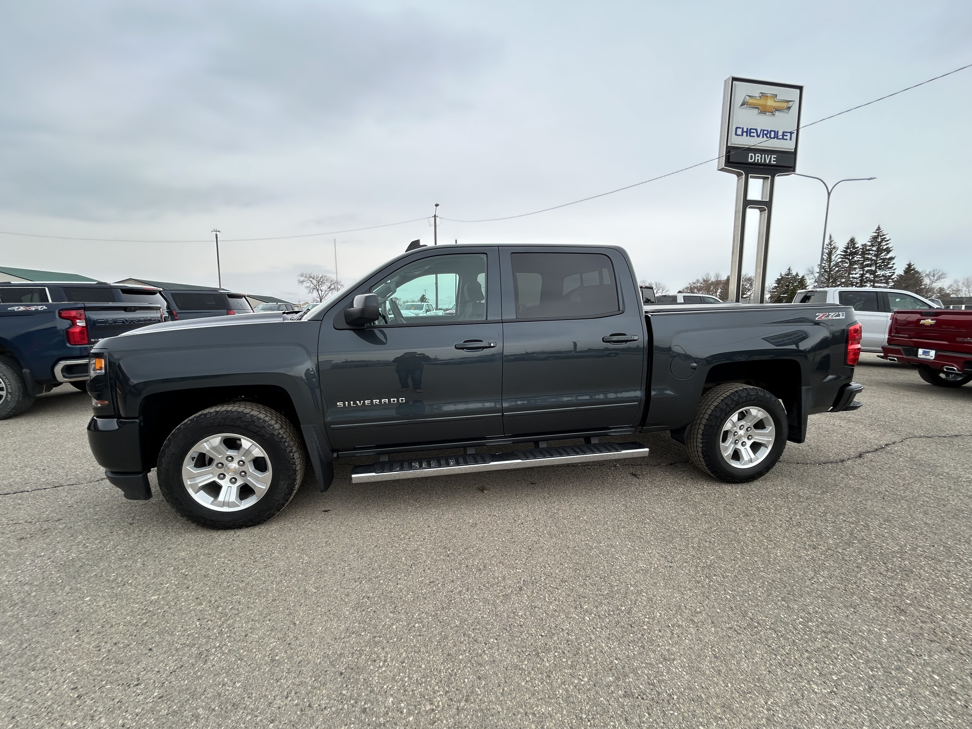 Used 2017 Chevrolet Silverado 1500 LT with VIN 3GCUKREC8HG502295 for sale in Bottineau, ND