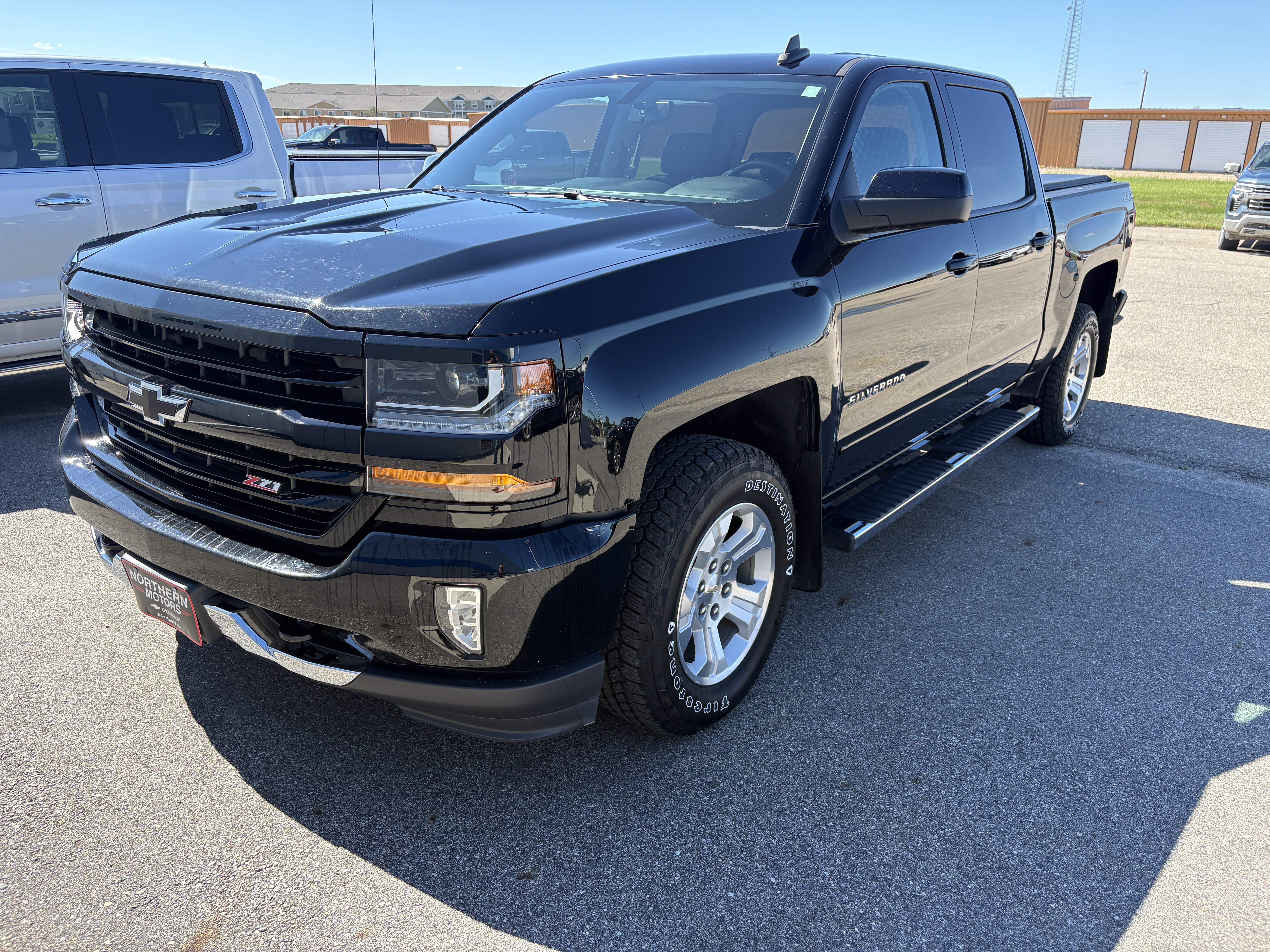 Used 2018 Chevrolet Silverado 1500 LT Z71 with VIN 3GCUKREC8JG487500 for sale in Thief River Falls, Minnesota