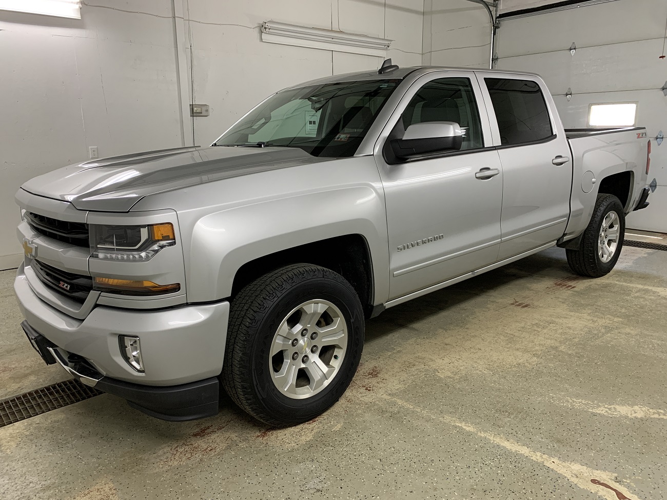 Used 2017 Chevrolet Silverado 1500 LT with VIN 3GCUKRECXHG495706 for sale in Warren, PA