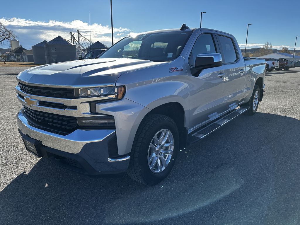 2020 Chevrolet Silverado 1500 LT photo 3
