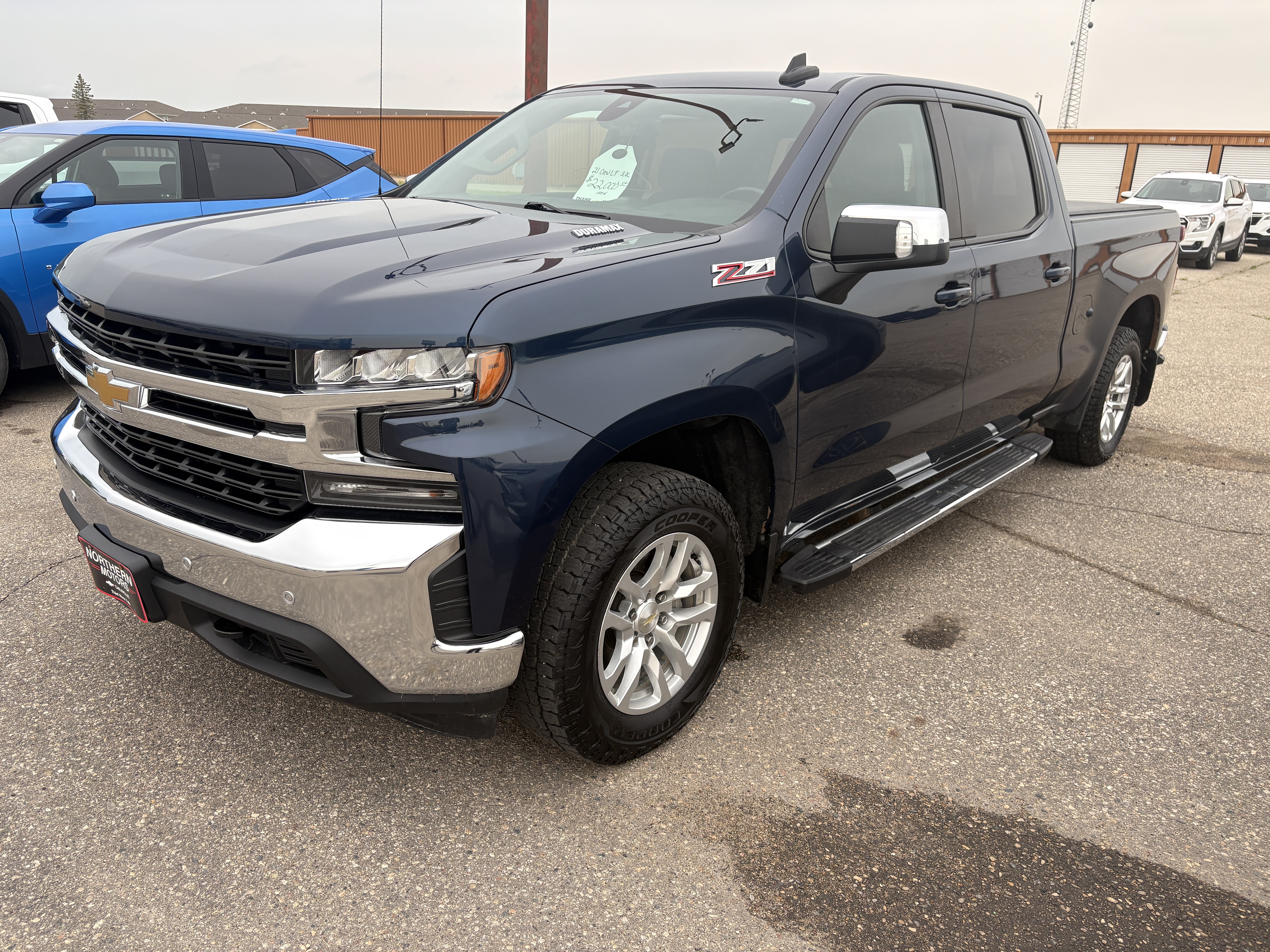 Used 2021 Chevrolet Silverado 1500 LT with VIN 3GCUYDET5MG111925 for sale in Thief River Falls, Minnesota
