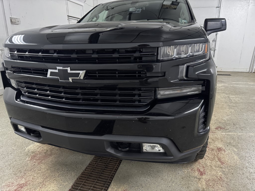 Used 2019 BLACK Chevrolet RST image 4