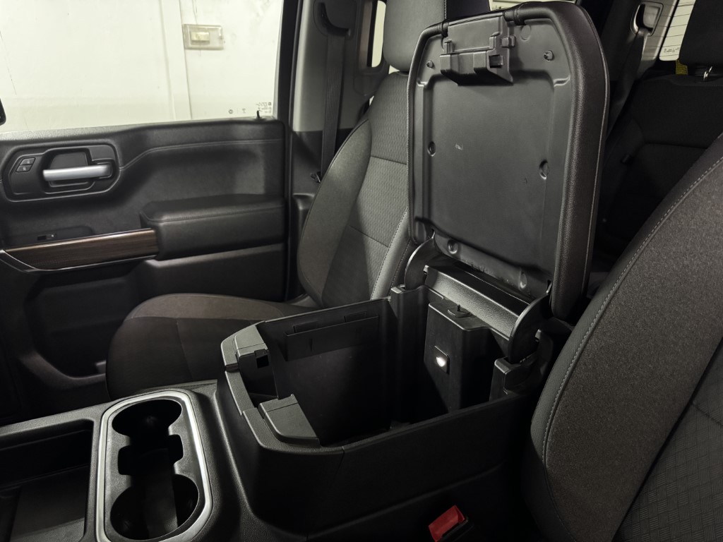 Used 2019 BLACK Chevrolet RST image 26