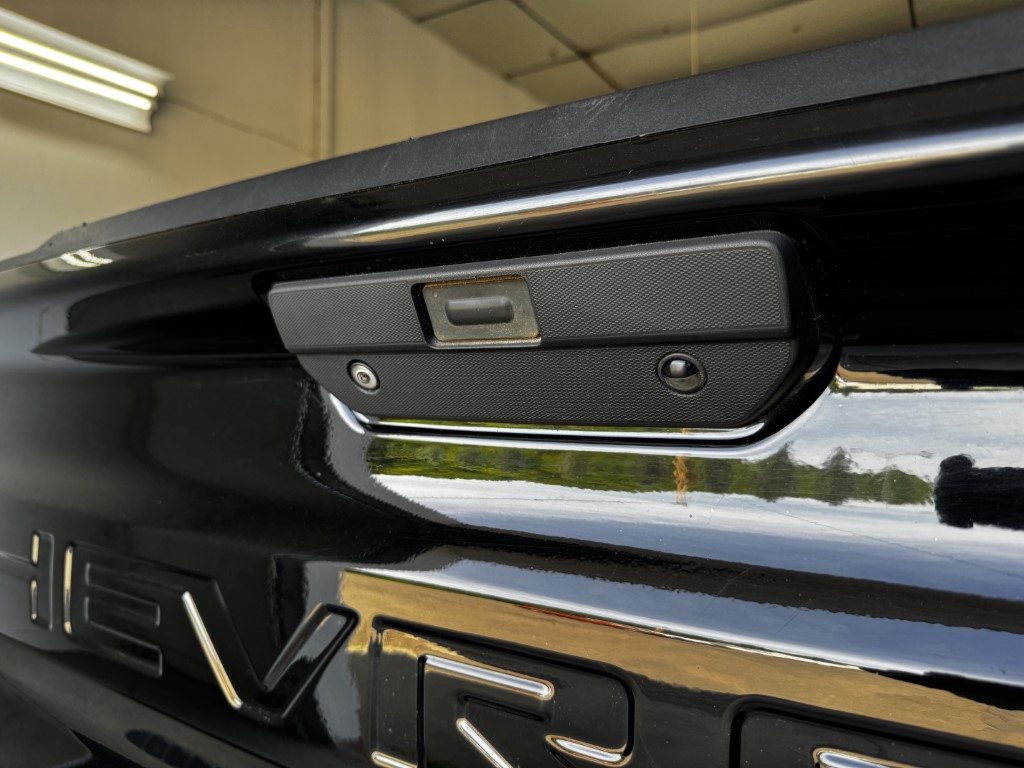 Used 2019 BLACK Chevrolet RST image 11