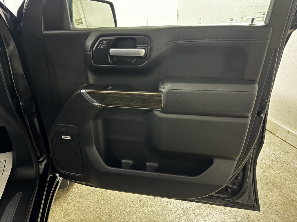 Used 2019 BLACK Chevrolet RST image 64