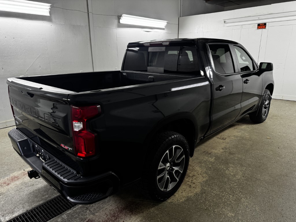 Used 2019 BLACK Chevrolet RST image 15