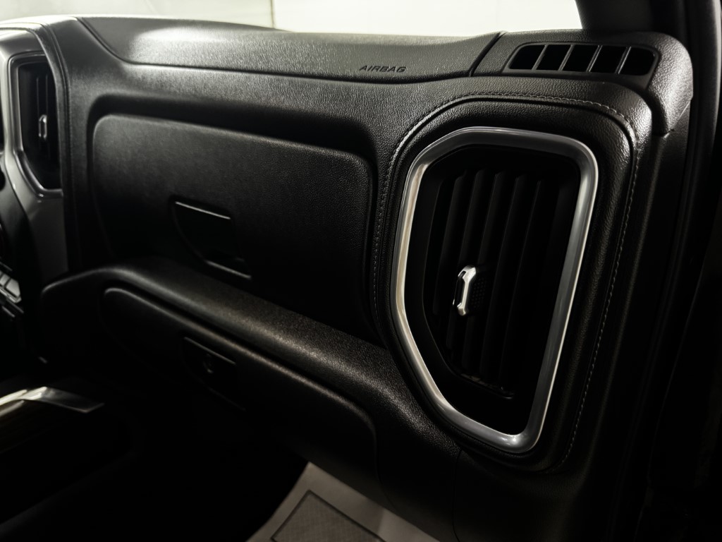Used 2019 BLACK Chevrolet RST image 68