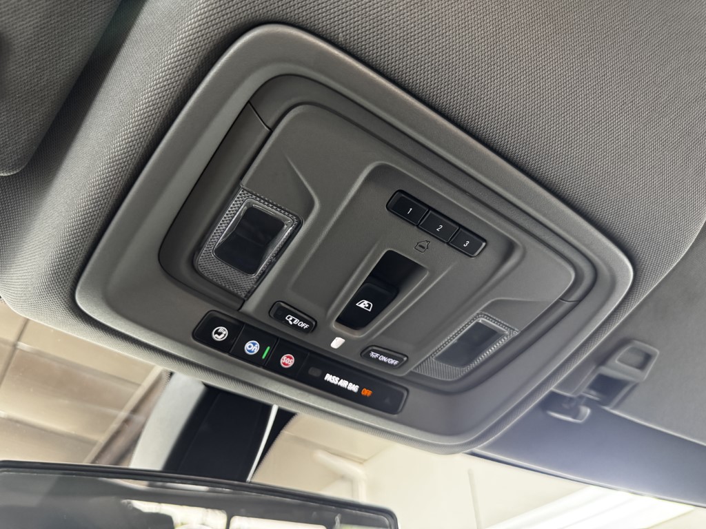 Used 2019 BLACK Chevrolet RST image 43