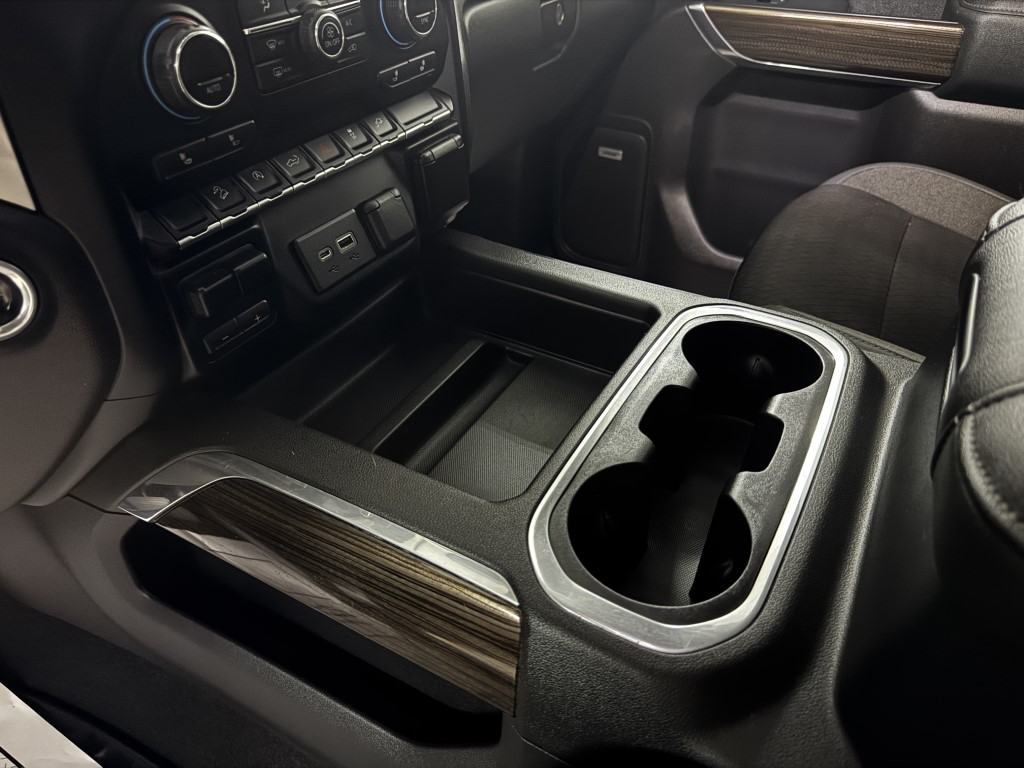 Used 2019 BLACK Chevrolet RST image 27