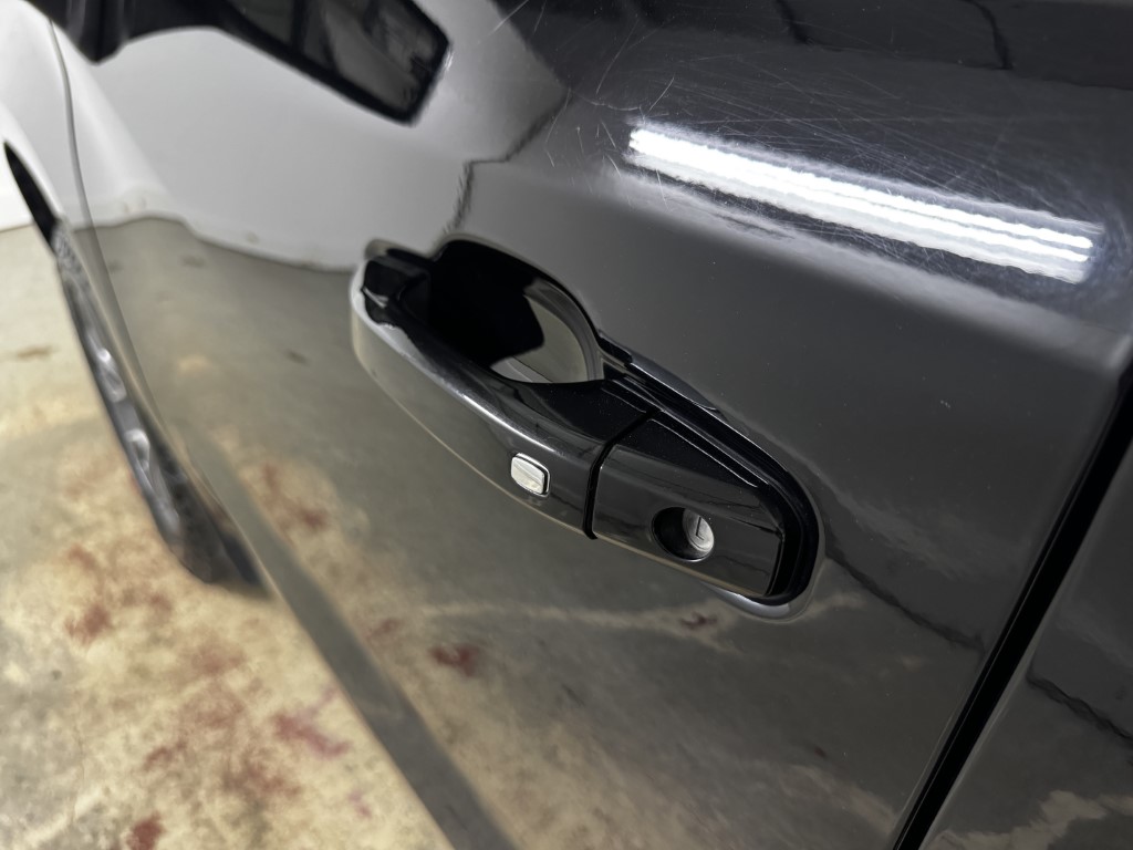 Used 2019 BLACK Chevrolet RST image 20