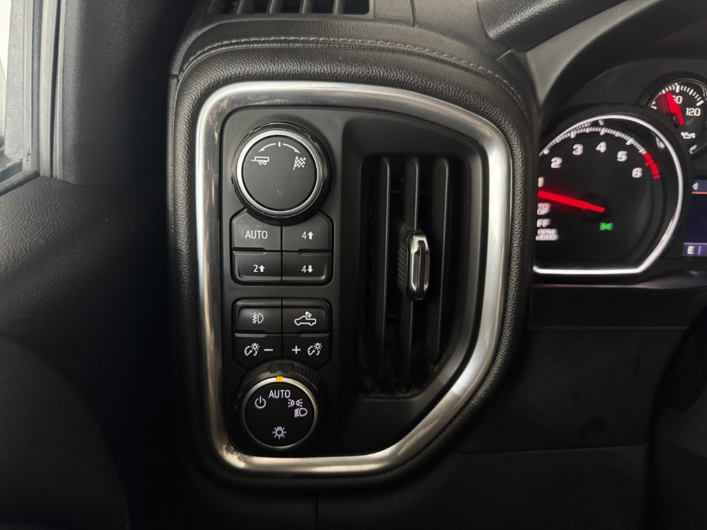 Used 2019 BLACK Chevrolet RST image 40
