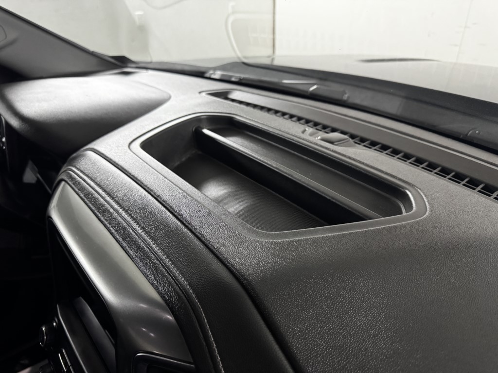 Used 2019 BLACK Chevrolet RST image 72
