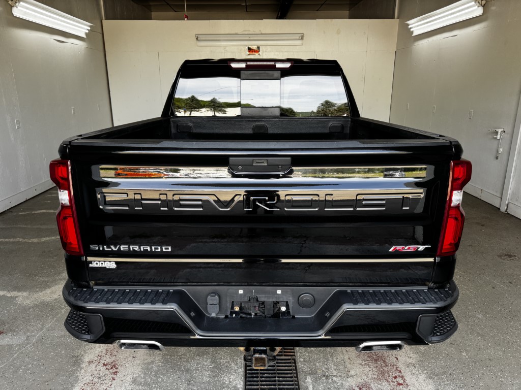 Used 2019 BLACK Chevrolet RST image 8
