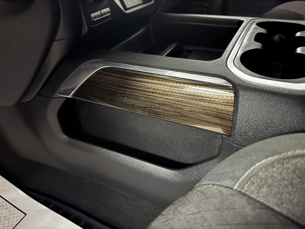 Used 2019 BLACK Chevrolet RST image 28