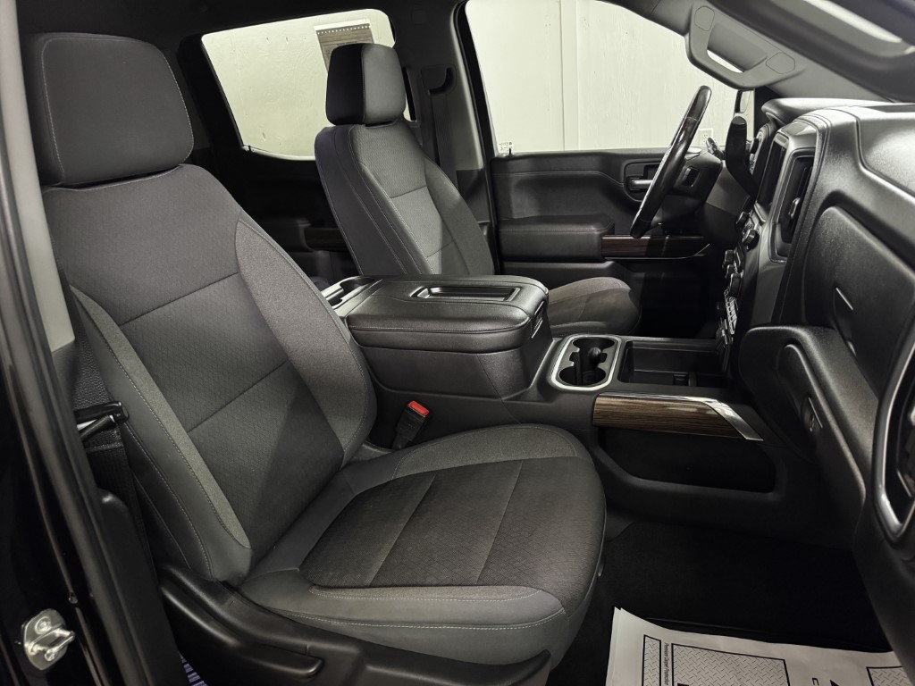 Used 2019 BLACK Chevrolet RST image 70