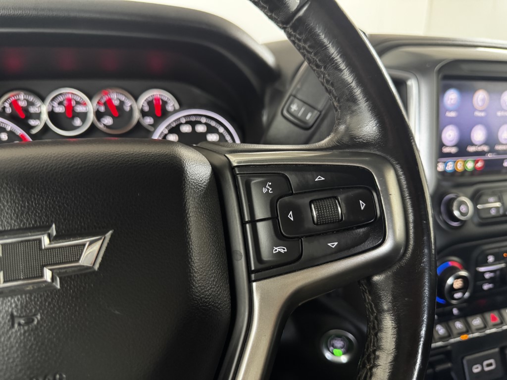 Used 2019 BLACK Chevrolet RST image 37