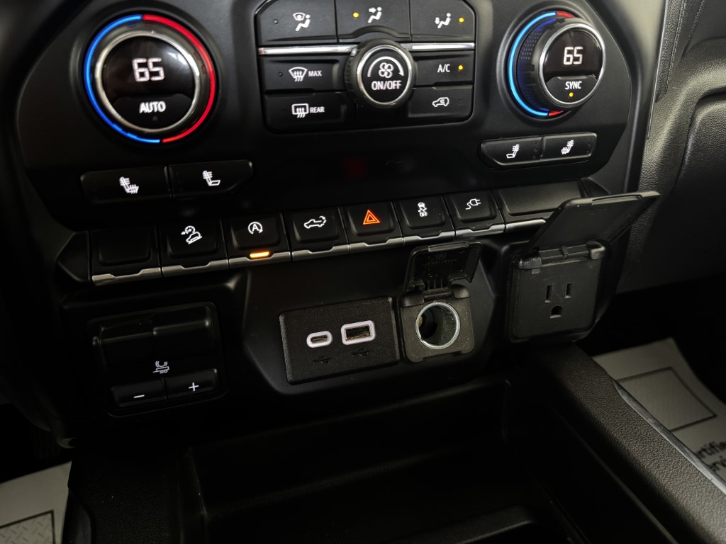 Used 2019 BLACK Chevrolet RST image 32