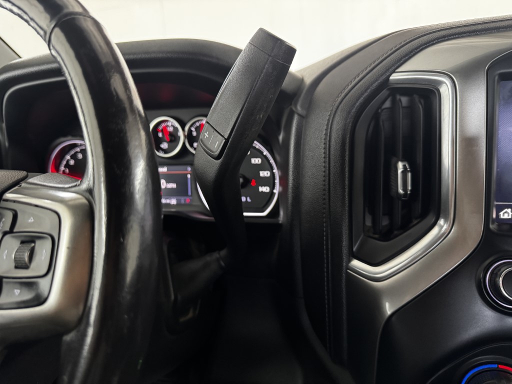 Used 2019 BLACK Chevrolet RST image 39