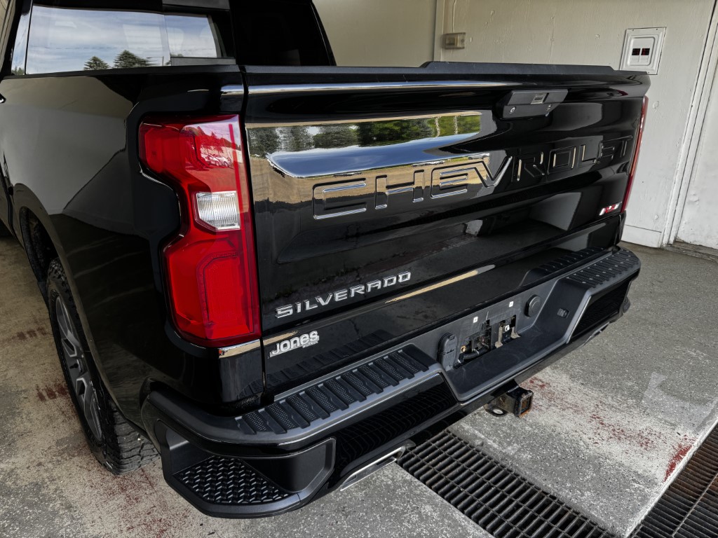 Used 2019 BLACK Chevrolet RST image 7