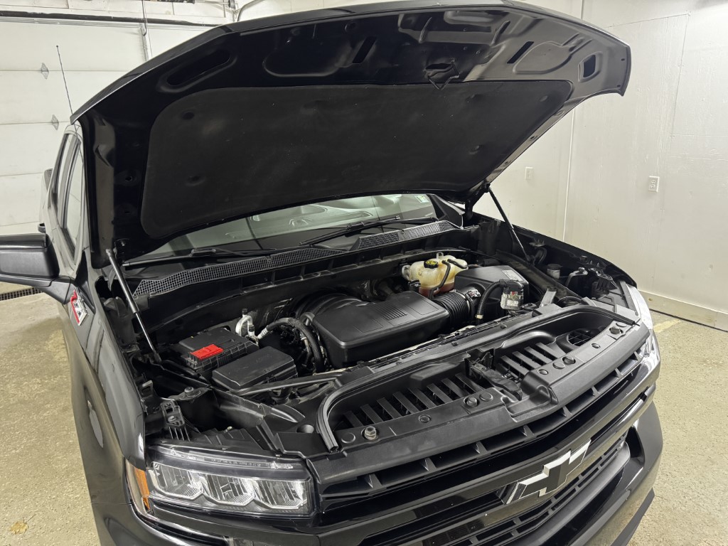 Used 2019 BLACK Chevrolet RST image 76