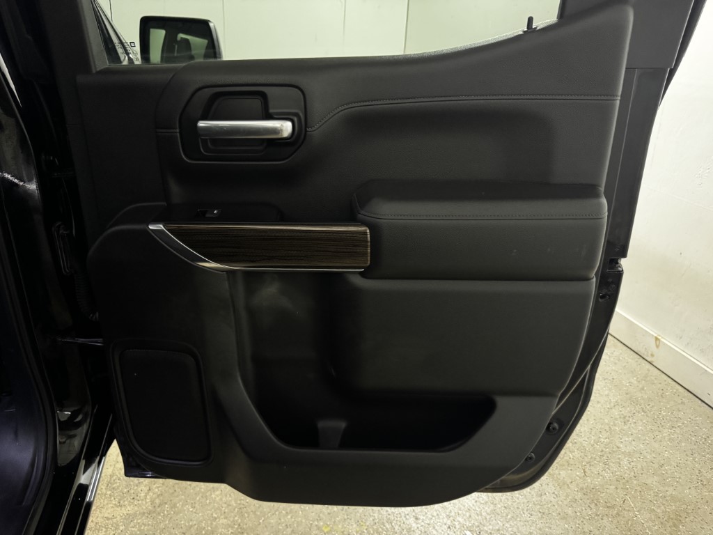 Used 2019 BLACK Chevrolet RST image 60