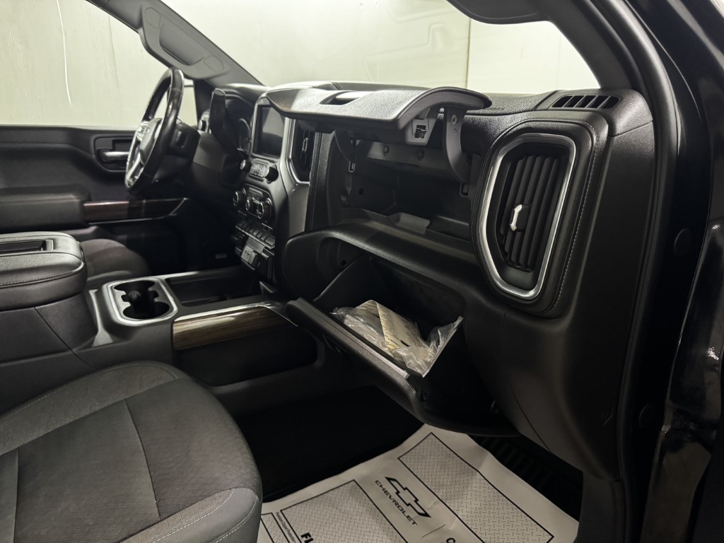 Used 2019 BLACK Chevrolet RST image 66