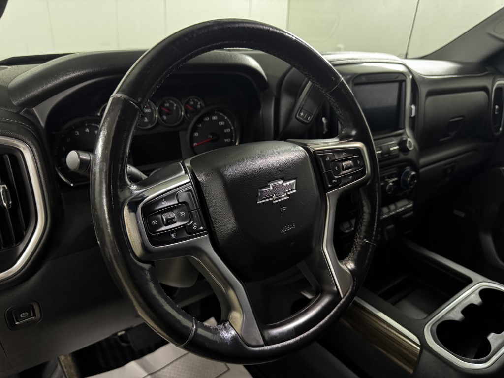 Used 2019 BLACK Chevrolet RST image 30