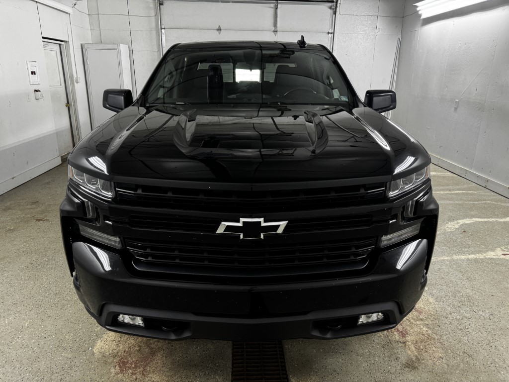 Used 2019 BLACK Chevrolet RST image 3