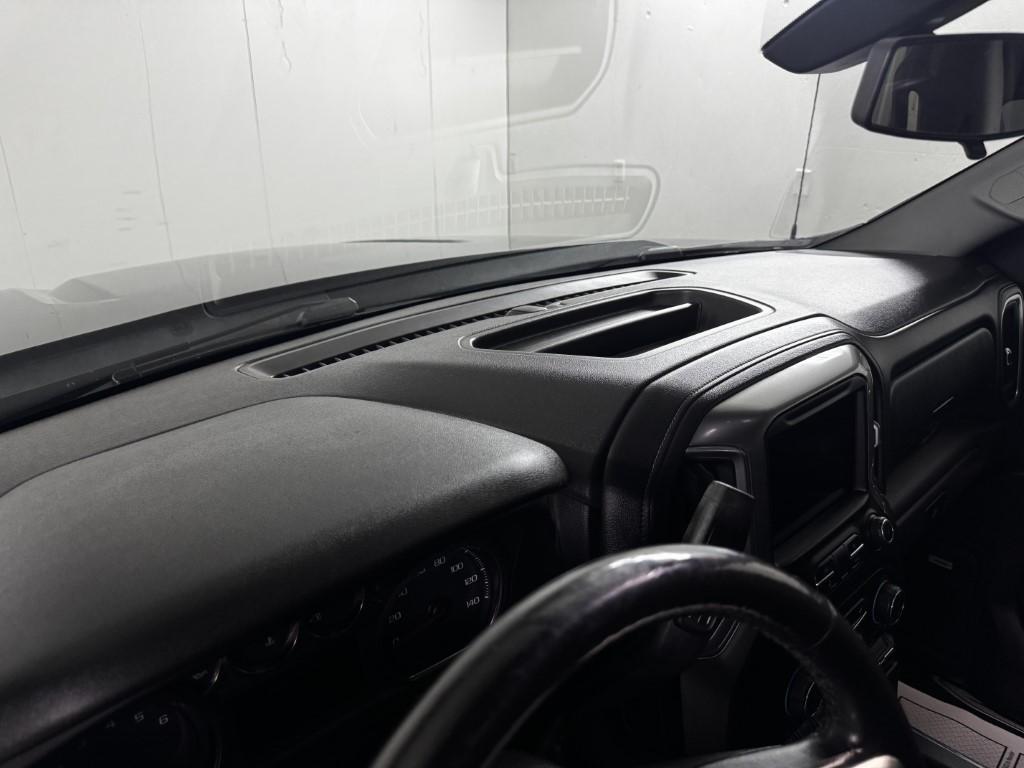 Used 2019 BLACK Chevrolet RST image 29