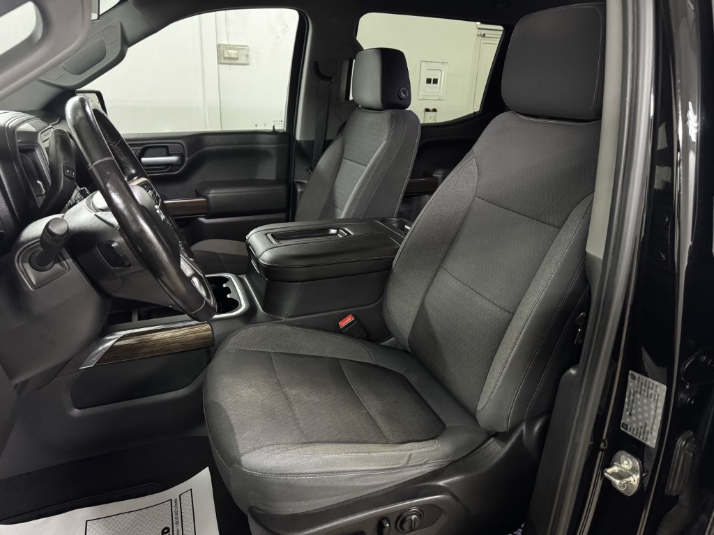 Used 2019 BLACK Chevrolet RST image 23