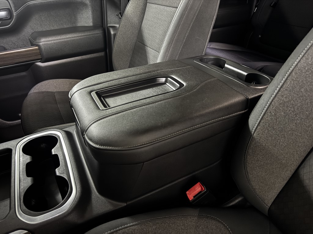 Used 2019 BLACK Chevrolet RST image 25
