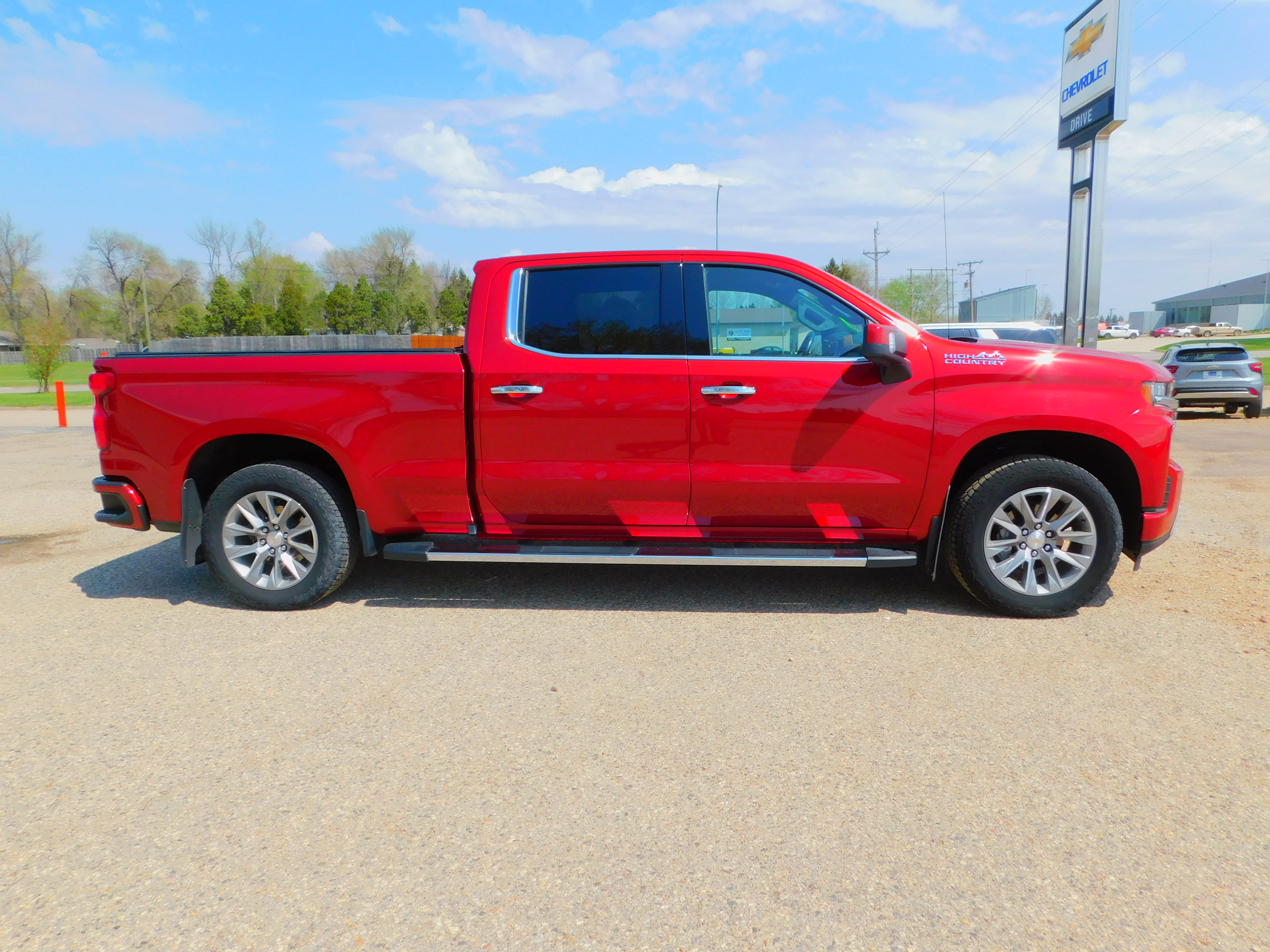 Used 2022 Chevrolet Silverado 1500 Limited High Country with VIN 3GCUYHEL8NG105075 for sale in Rugby, ND