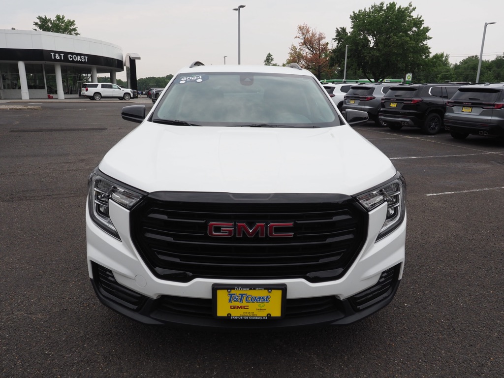 Certified Used 2024 Summit White GMC SLE image 3