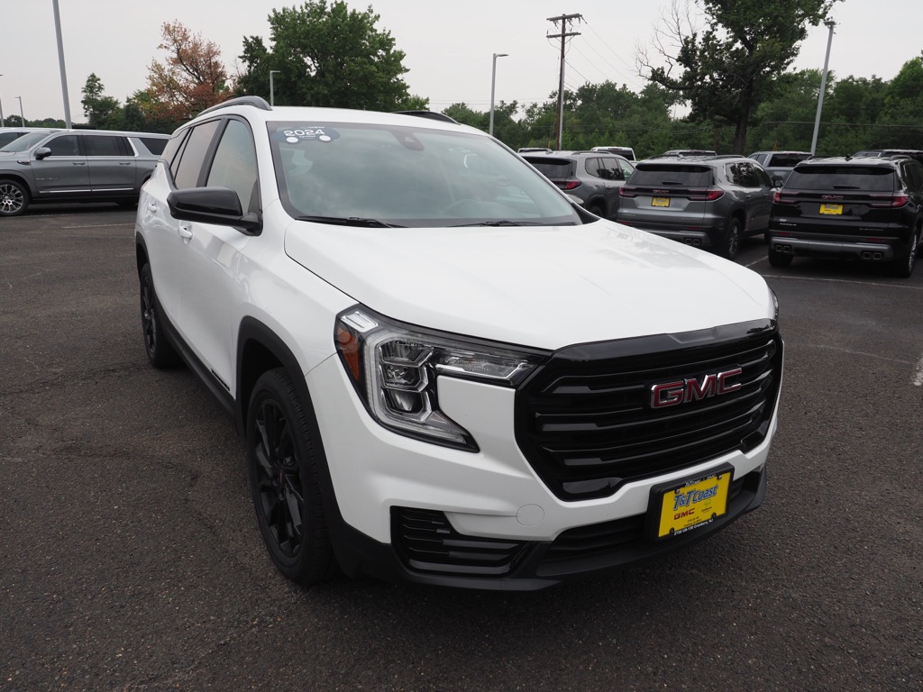 Certified Used 2024 Summit White GMC SLE image 4