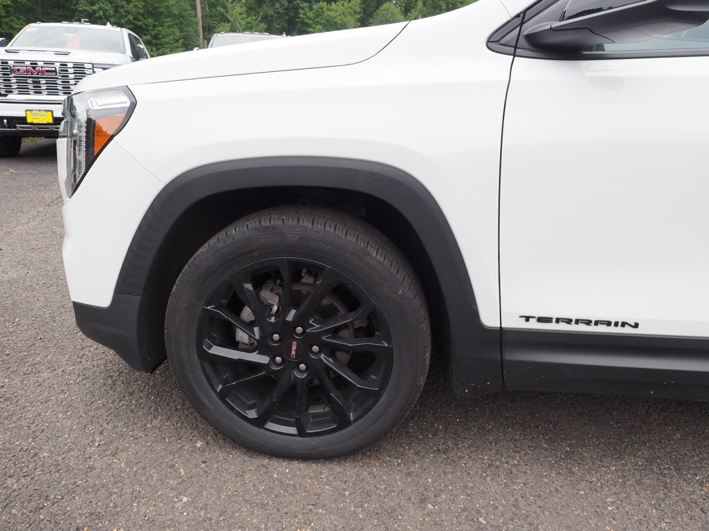 Certified Used 2024 Summit White GMC SLE image 10