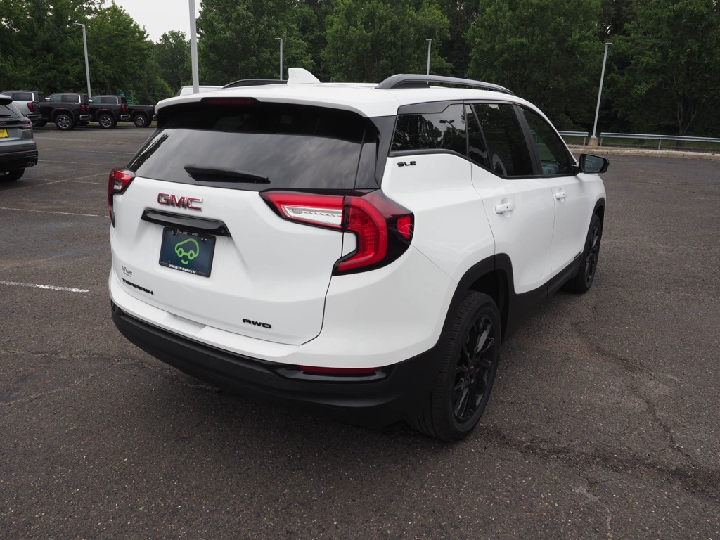 Certified Used 2024 Summit White GMC SLE image 7