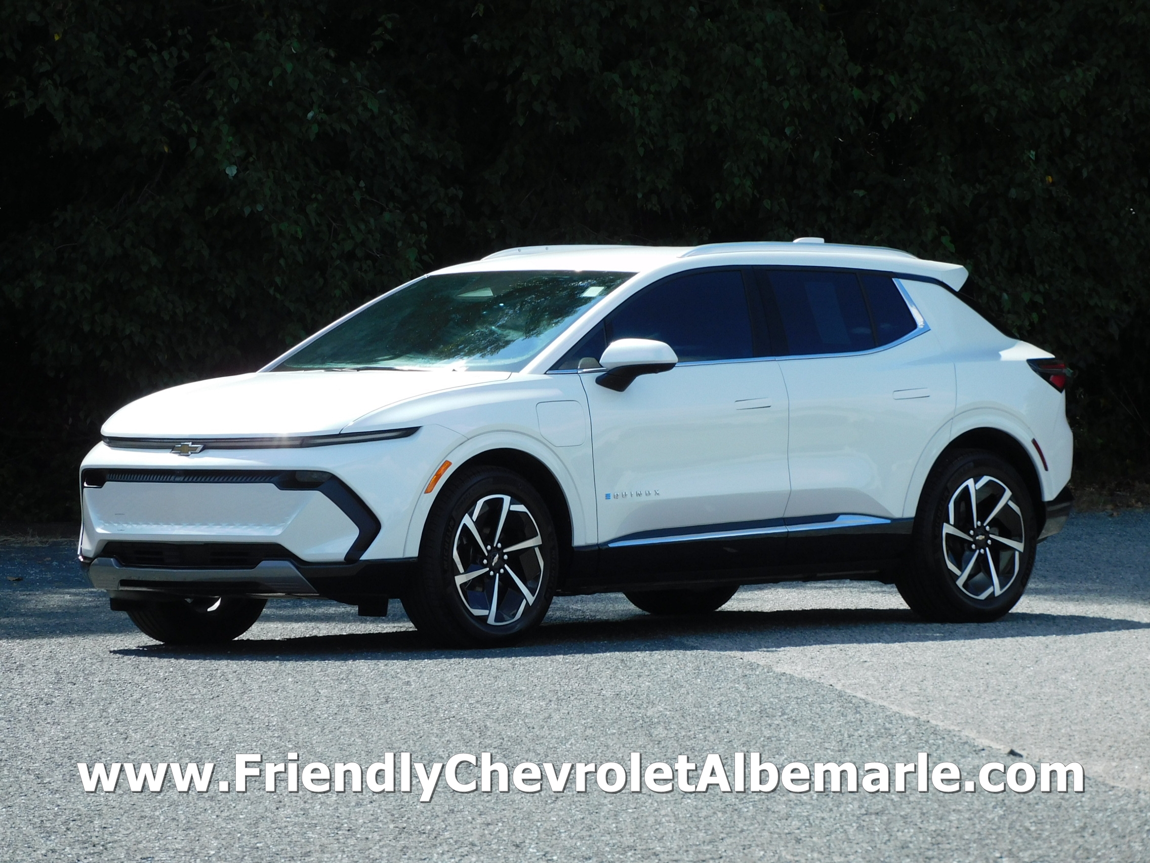 2024 Chevrolet Equinox EV LT's photo