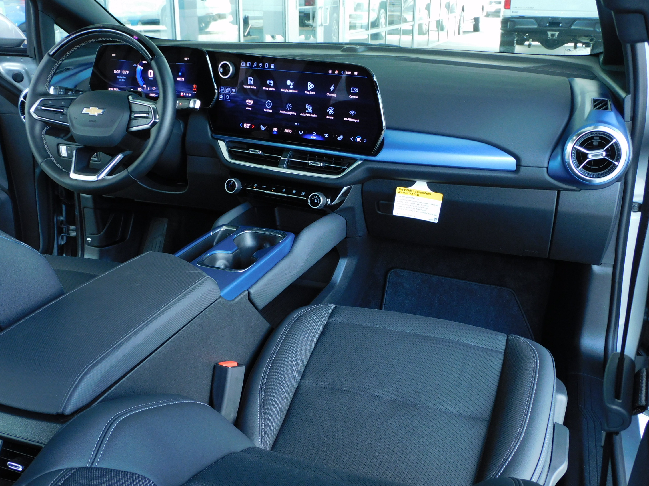 2024 Chevrolet Equinox EV 2LT photo 3
