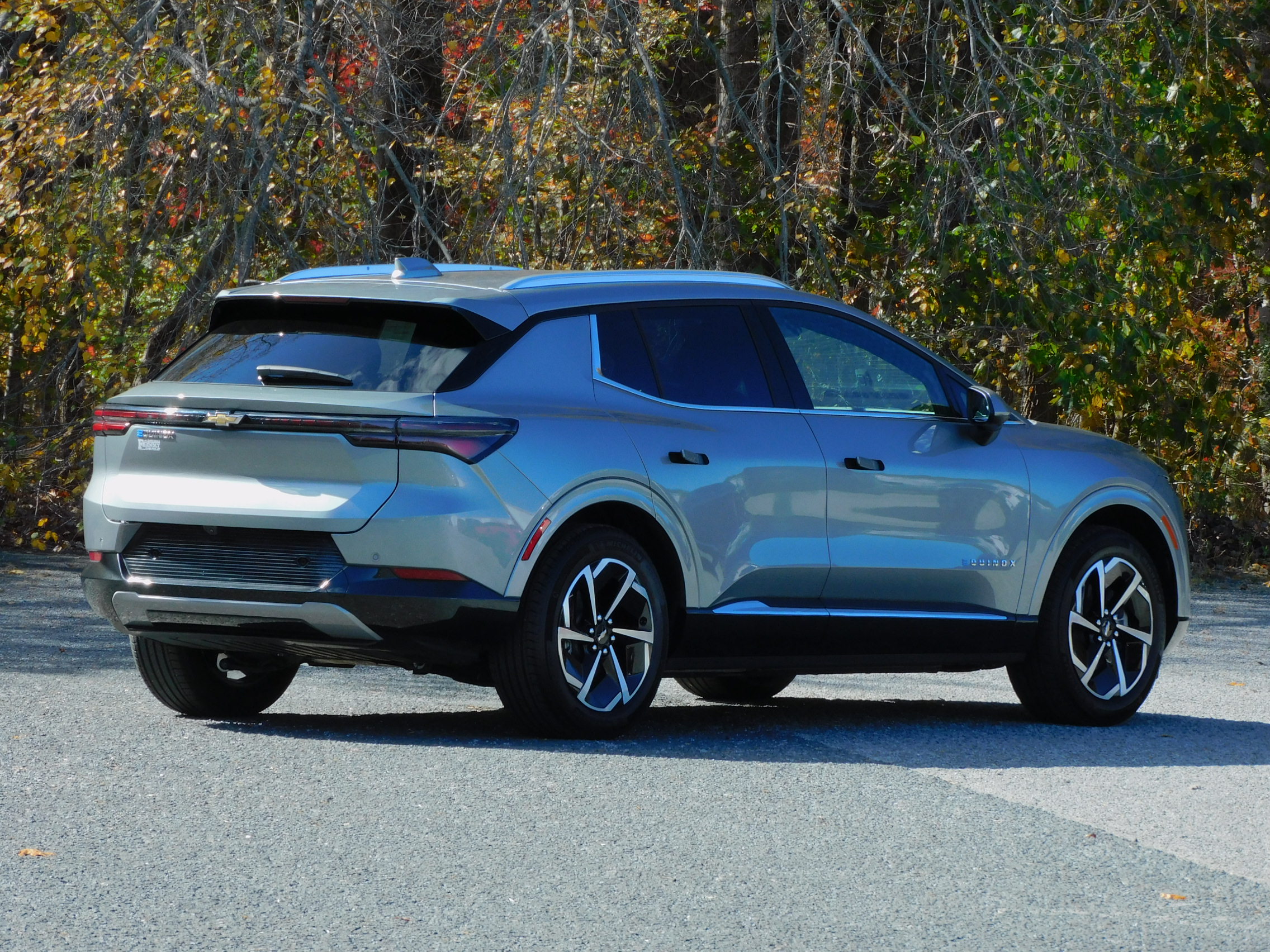 2025 Chevrolet Equinox EV 1LT photo 3