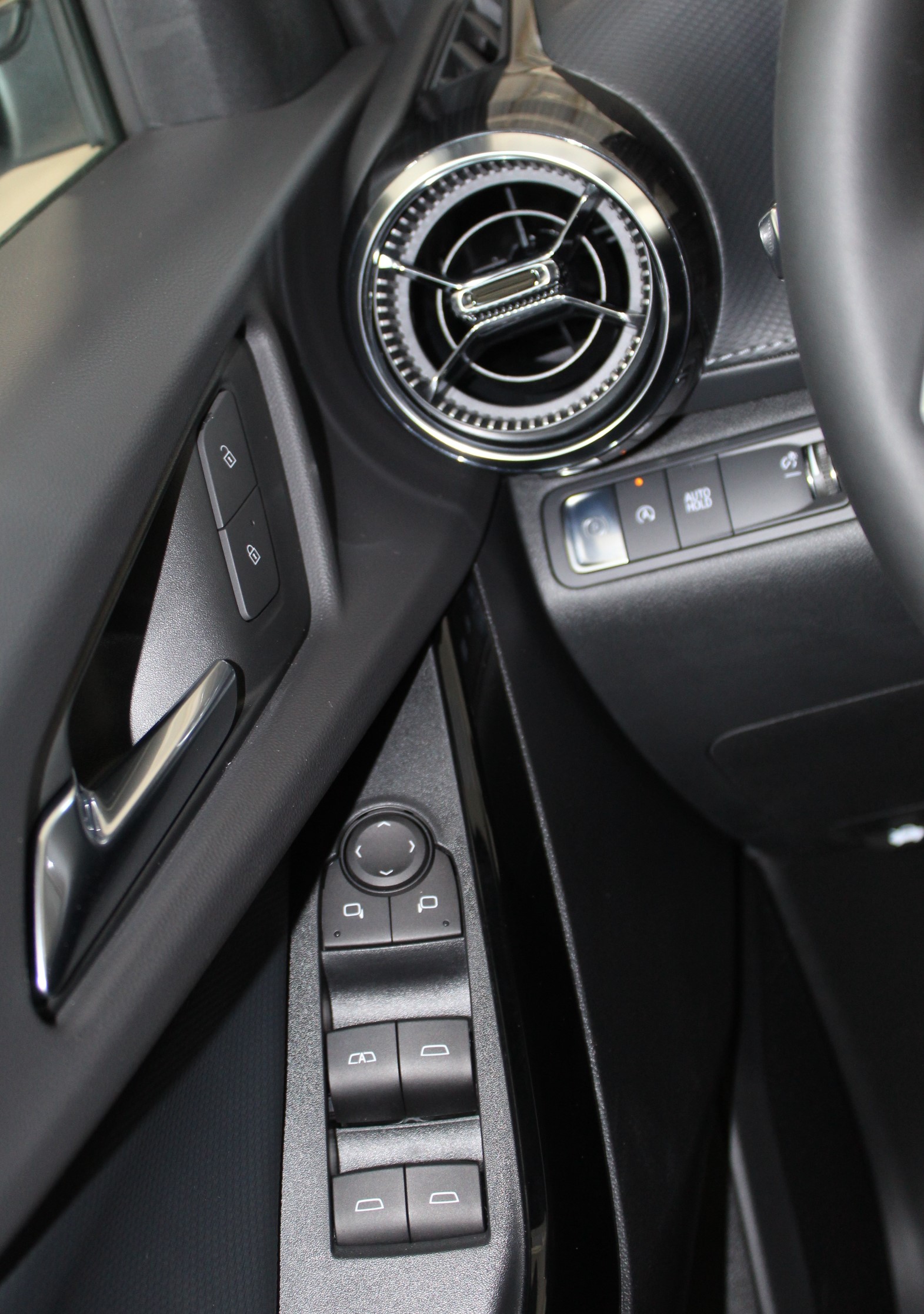 2026 Chevrolet Equinox LT photo 4